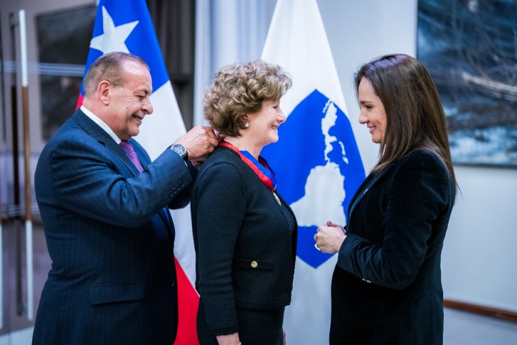 Secretaria General recibe condecoración Orden Bernardo O´Higgins